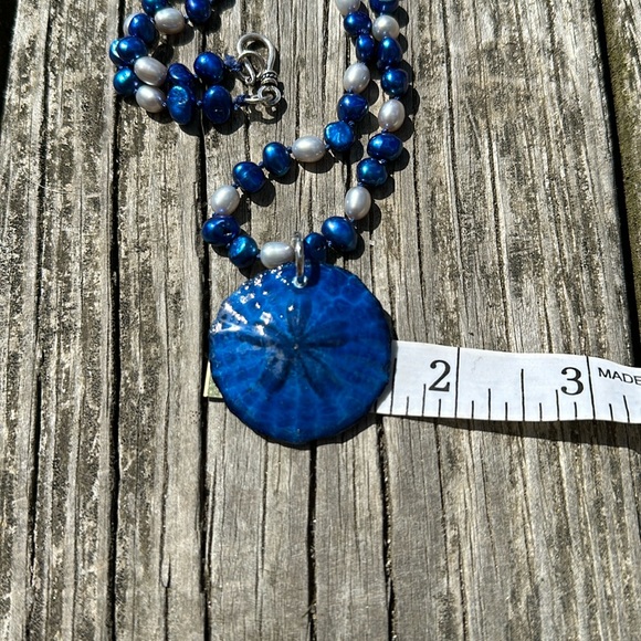 Blue sand dollar necklace - Picture 7 of 11